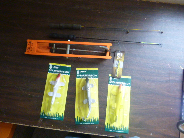 lot 88 image: 1 Ice Fishing Poles and Tip-Up