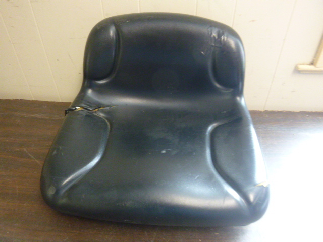 lot 91 image: Briggs & Stratton Low Back Tractor Seat