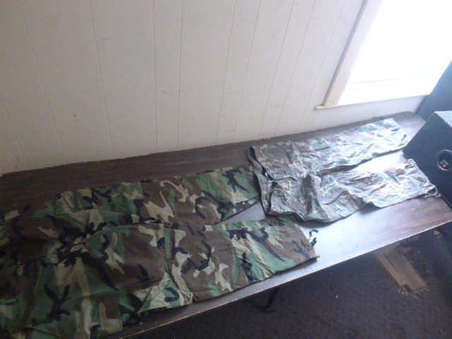 lot 97 image: 2 Camouflage Pants