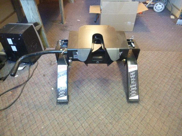 lot 2 image: NEW Valley Pull Maxx 5th Wheel Hitch