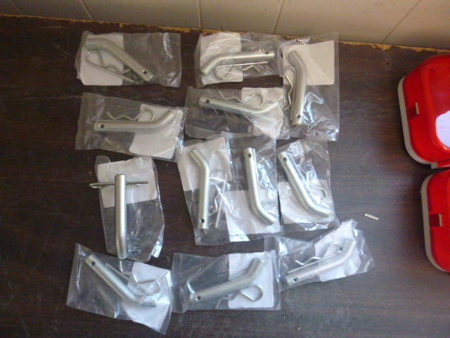 lot 111 image: 12 Valley Hitch Pins