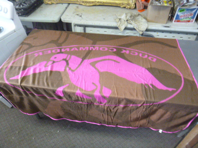 lot 138 image: Duck Commander Blanket