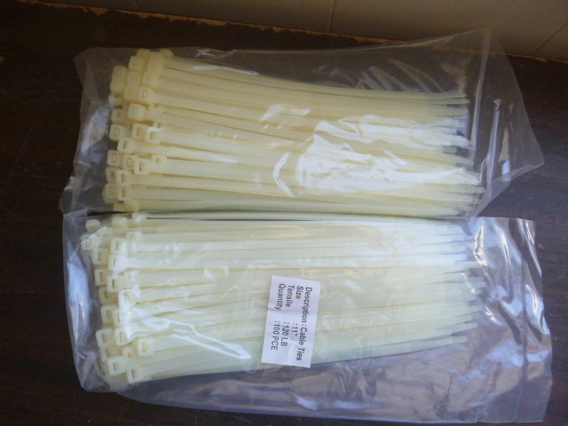 lot 142 image: Approximately 200 Zip Ties