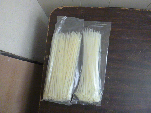lot 144 image: 2 Bags of Zip Ties