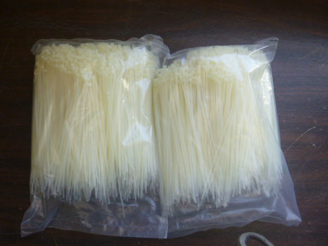 lot 147 image: 2 Bags of Zip Ties