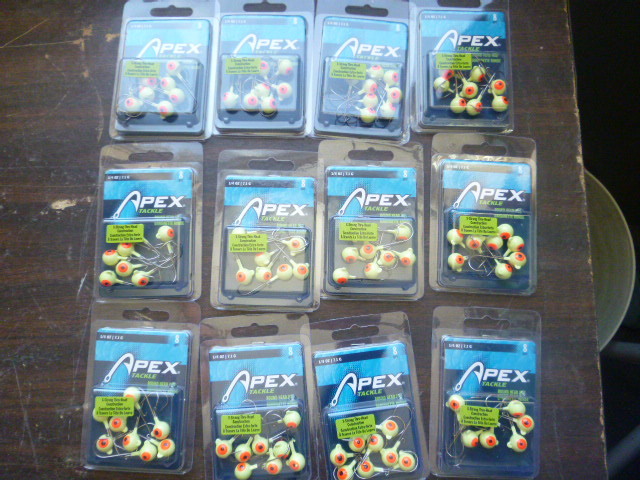 lot 161 image: 12 Apex Tackle Round Head Jigs