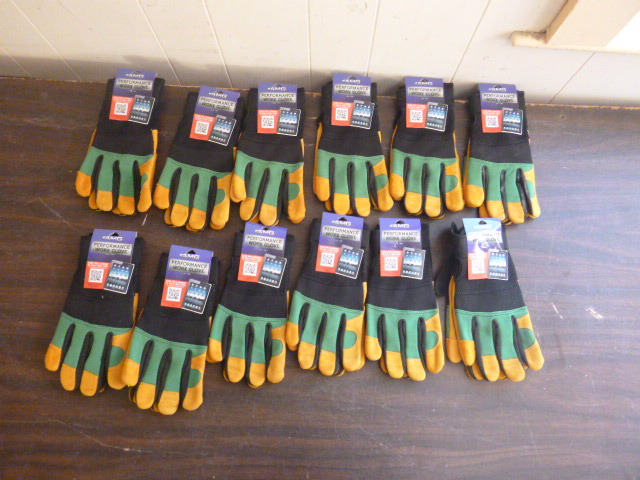 lot 189 image: 12 Pair of AMG Work Gloves