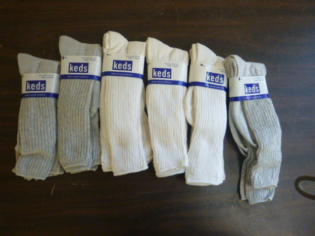 lot 195 image: 12 Pair of Keds Socks