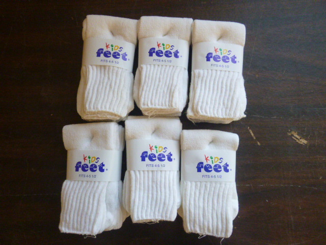 lot 196 image: 12 Pair of Kids Feet Socks