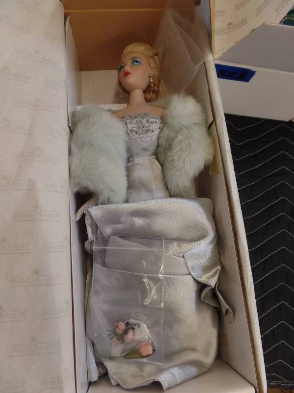 lot 322 image: MEL ODOMS 5TH ANNIVERSARY GENE DOLL IN COSTUME