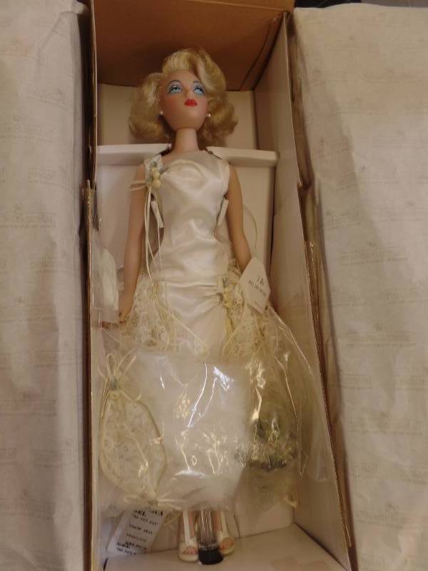 lot 324 image: MEL ODOMS 5TH ANNIVERSARY GENE DOLL IN COSTUME