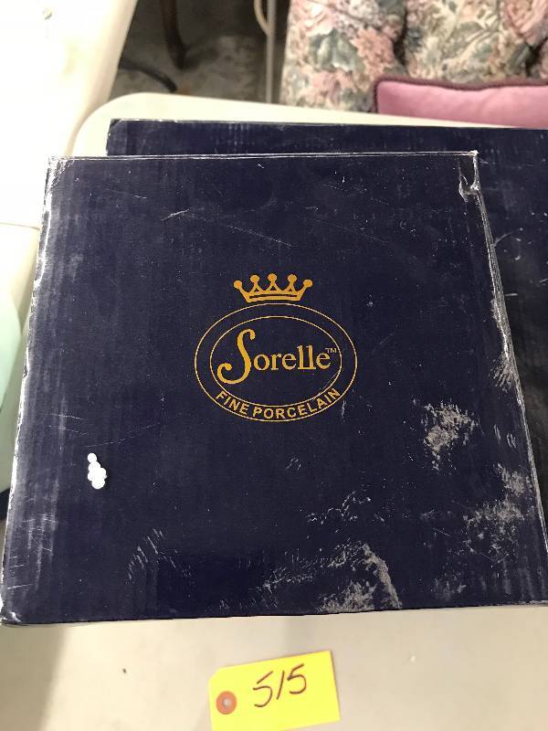lot 515 image: SORELLE PORCELAIN SET