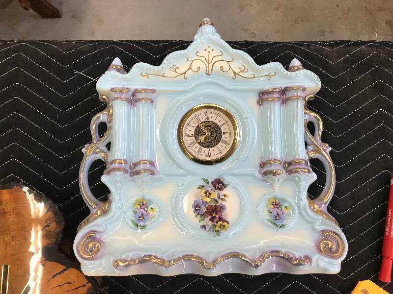 lot 518 image: PROCELAIN CLOCK