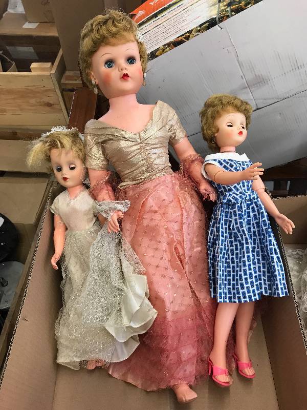lot 369 image: VINTAGE DOLLS