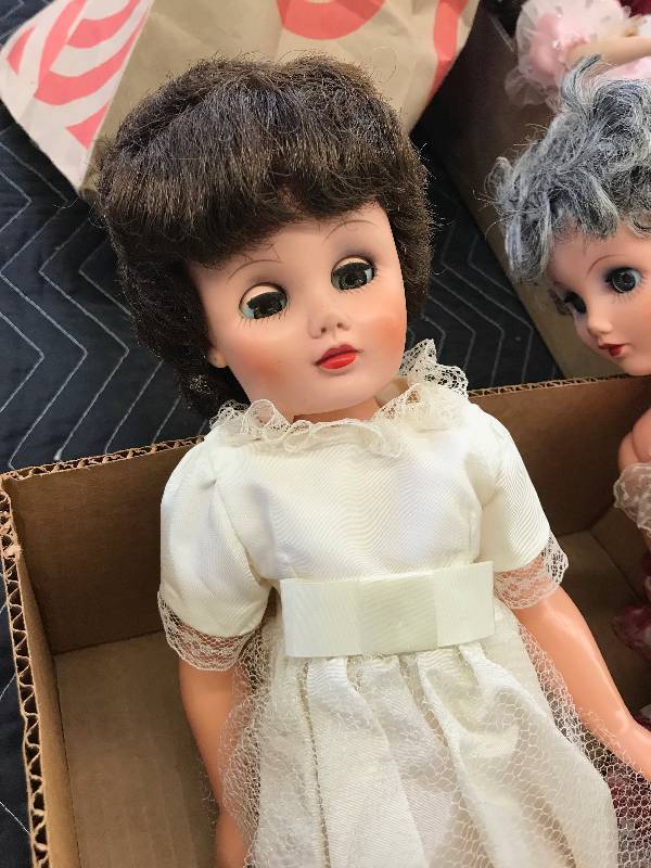 lot 372 image: VINTAGE DOLLS