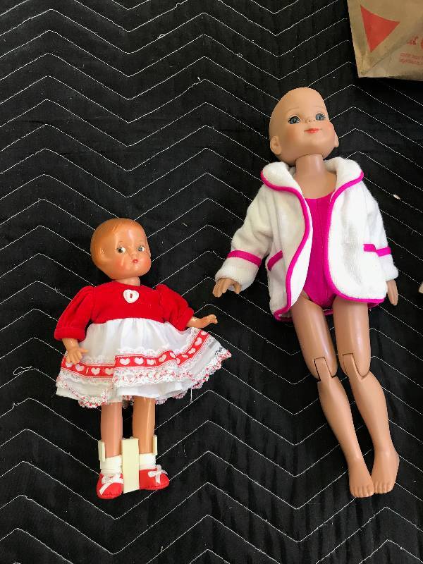 lot 377 image: VINTAGE DOLLS