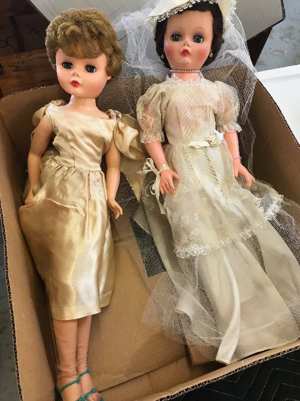 lot 384 image: VINTAGE DOLLS