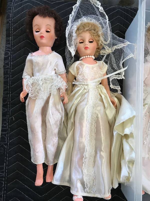 lot 385 image: VINTAGE DOLLS