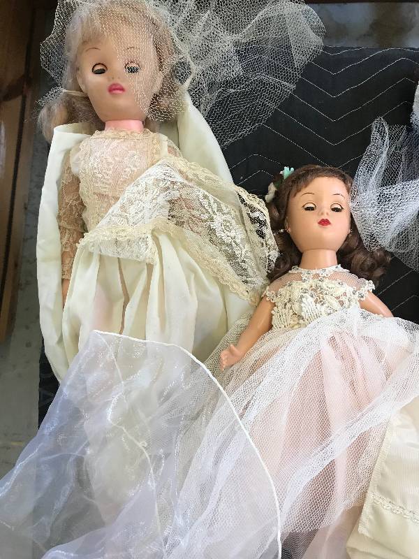 lot 386 image: BRIDE DOLLS