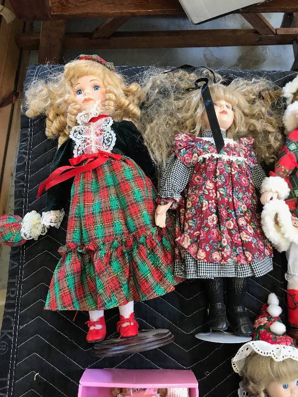 lot 394 image: MISC. DOLLS