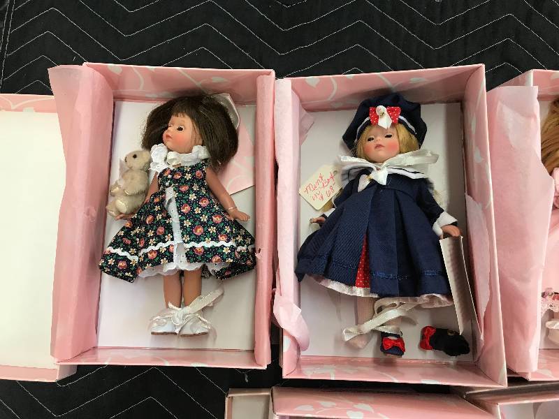 lot 400 image: SUSAN WAKEEN CHILD SERIES DOLLS