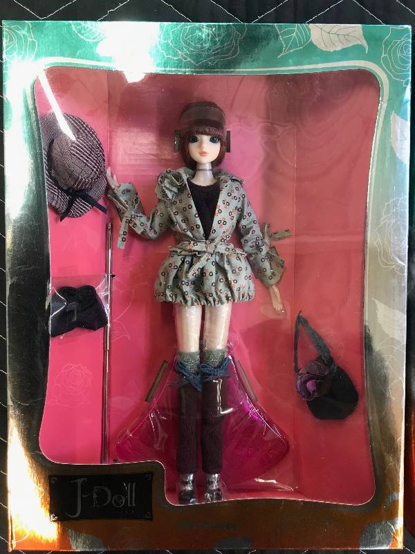 lot 407 image: ASIAN J DOLLS