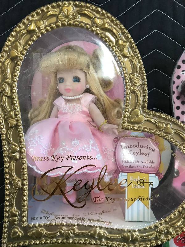 lot 411 image: KEYLEE DOLLS