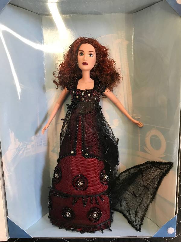 lot 422 image: ROSE TITANIC COLLECTOR DOLL