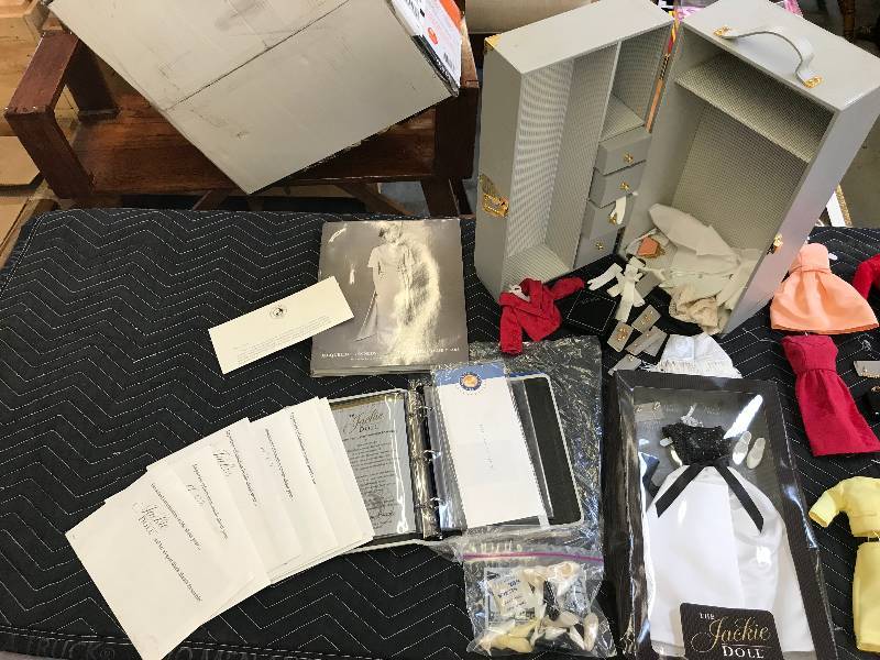 lot 424 image: JACKIE O DOLL,  WARDROBE TRUNK, OUTFITS