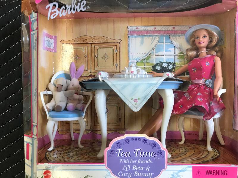 lot 439 image: BARBIE GIFT SETS