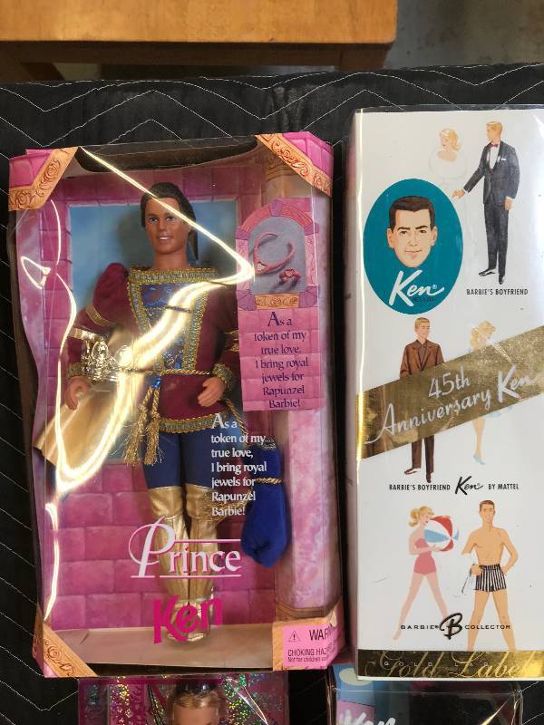 lot 443 image: KEN DOLLS