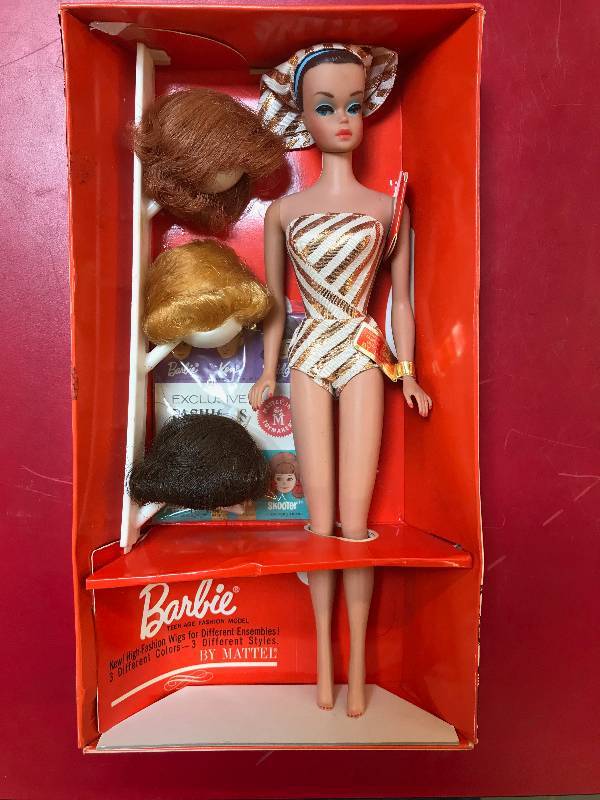 lot 445 image: FASHION QUEEN BARBIE