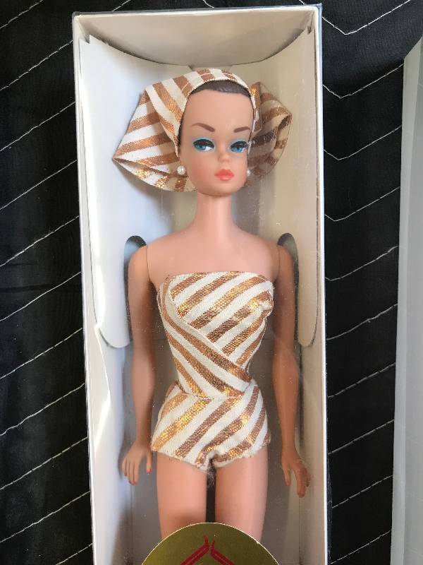 lot 448 image: BARBIES