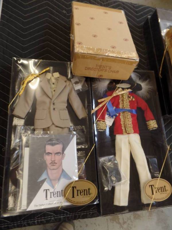 lot 346 image: TRENT DOLL COSTUMES ACCESSORIES
