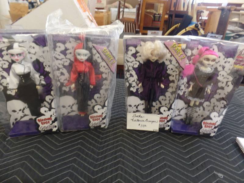 lot 353 image: BLEEDING EDGE GOTH DOLLS