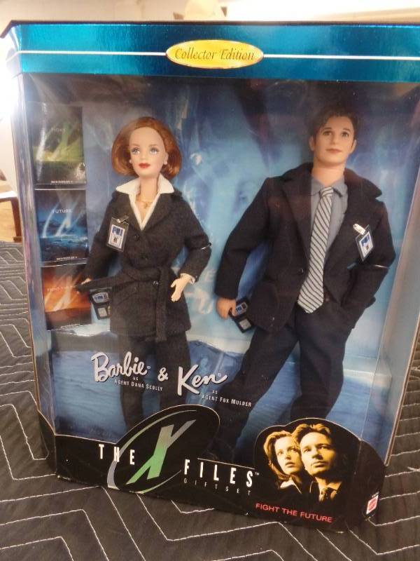 lot 358 image: X-FILES BARBIE AND KEN