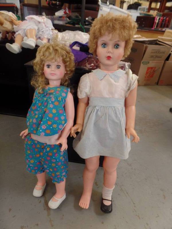 lot 362 image: VINTAGE TALL DOLLS