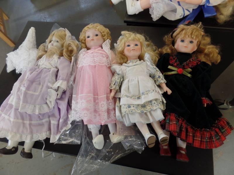 lot 363 image: PORCELAIN DOLLS