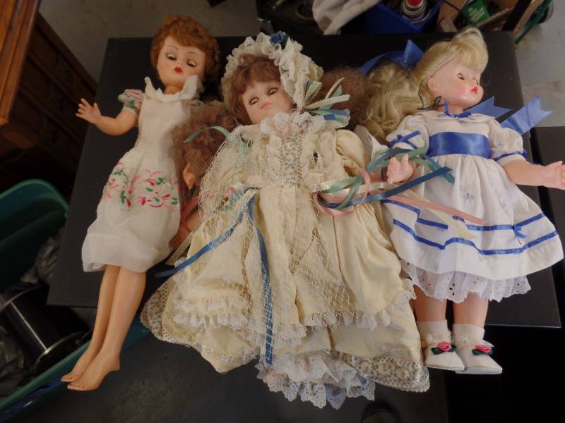 lot 368 image: VINTAGE DOLLS