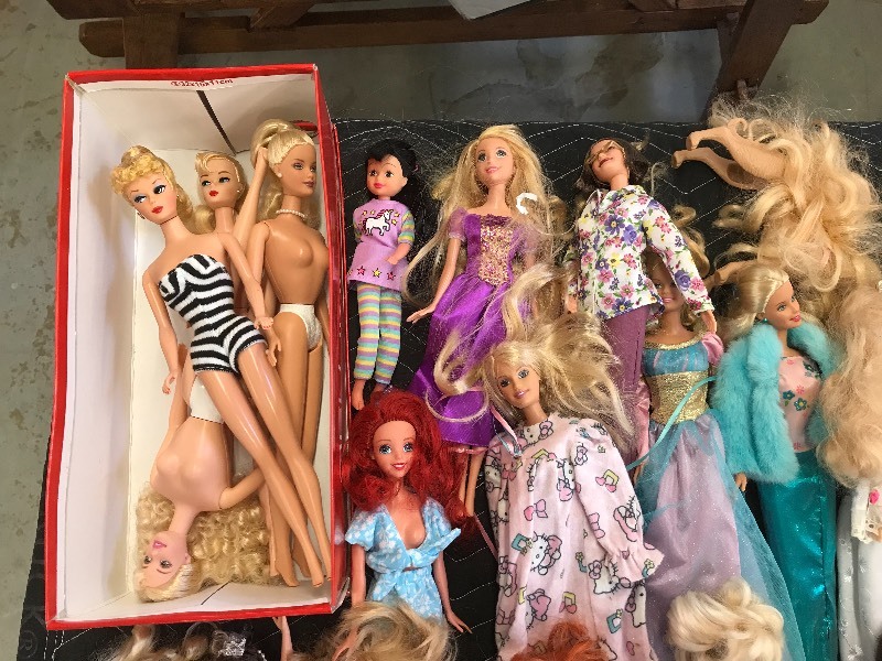 lot 451 image: BIN OF LOOSE BARBIES AND OTHER DOLLS