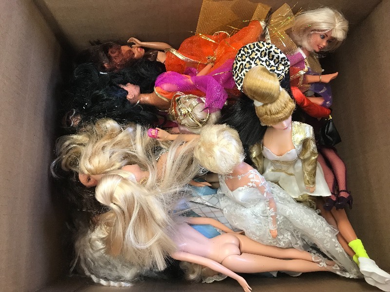 lot 458 image: BOX OF BARBIES AND ACCESSORIES
