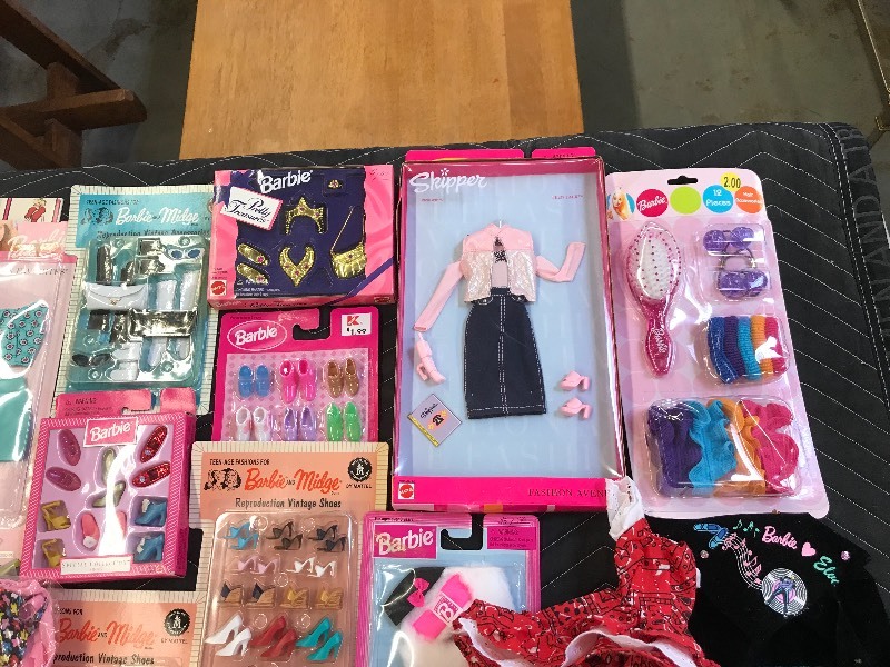 lot 465 image: BIN OF BARBIE CLOTHES AND ACCESSORIES