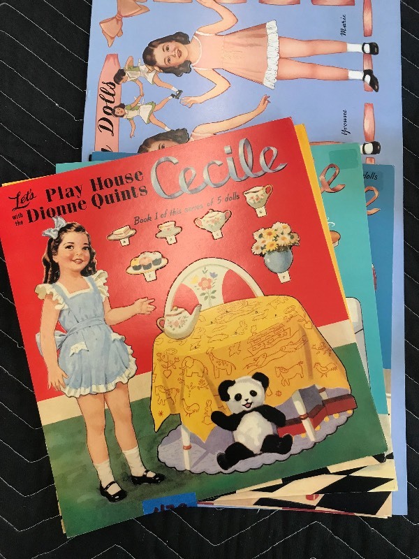 lot 472 image: SET OF 6 DIONNE QUINTS PAPERDOLL BOOKS AND SPINNER