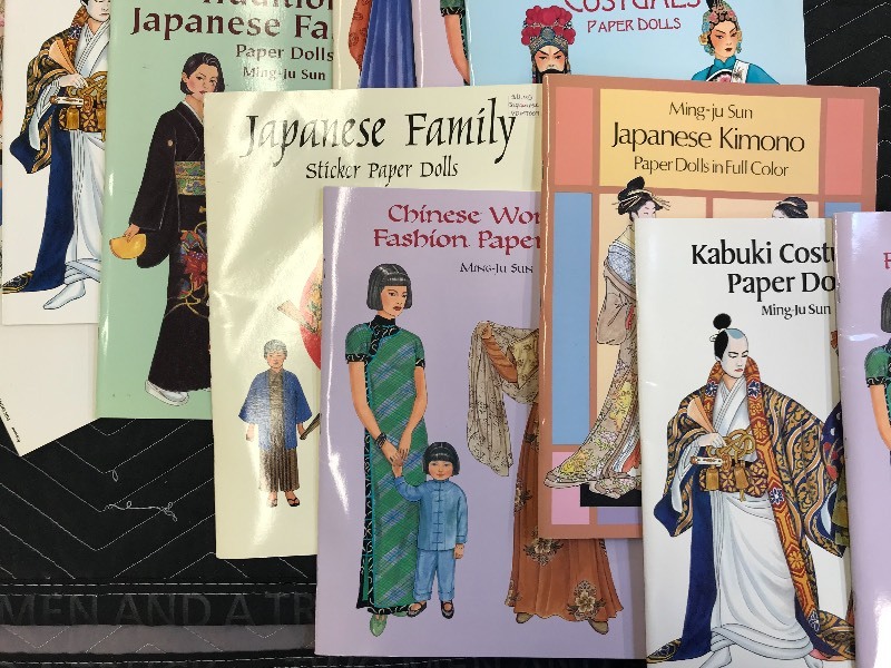 lot 473 image: MING-JU SUN ASIAN PAPER DOLLS