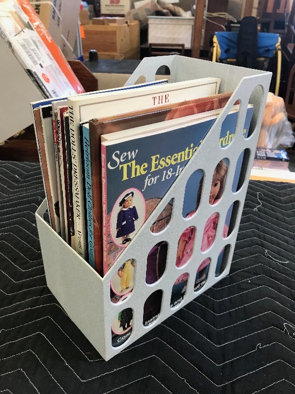 lot 477 image: DOLL CRAFT AND SEWING BOOKS AND MGAZINES