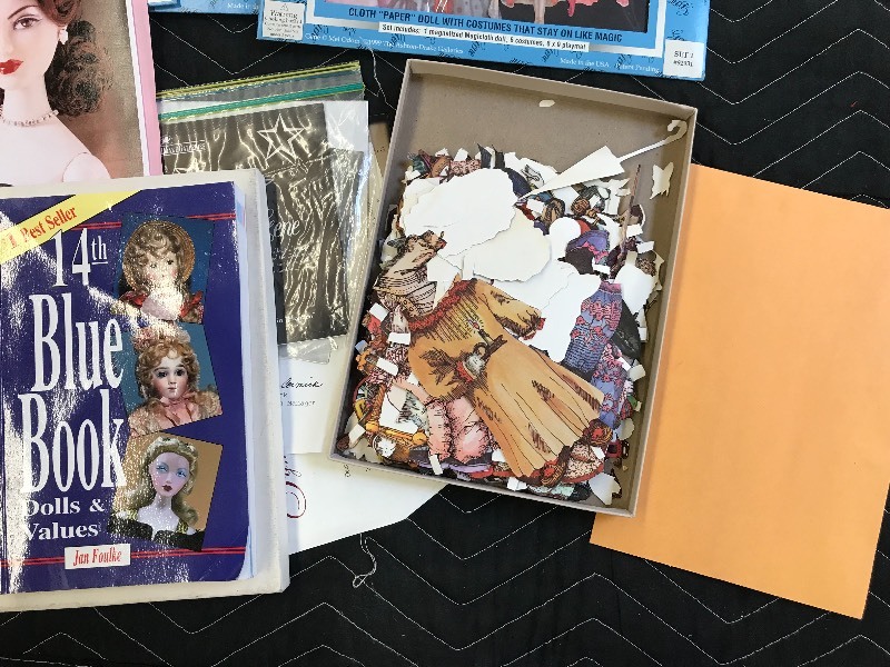 lot 479 image: MADRAS DOGS AND GENE COLLECTIBLES