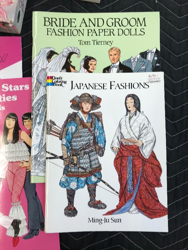 lot 480 image: PAPER DOLLS AND COLLECTOR BOOKS