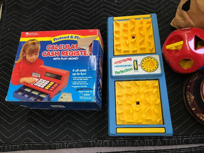 lot 490 image: PLASTIC AND EDUCATIONAL TOYS