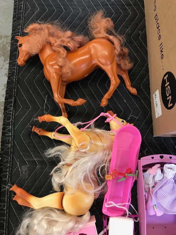 lot 493 image: BARBIE BEDROOM, HORSES AND ACCESSORIES