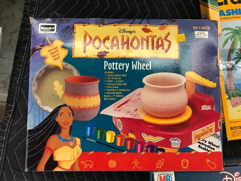 lot 495 image: POCAHONTAS POTTERY WHEEL AND MORE